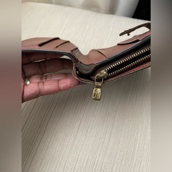 Authentic Louis Vuitton Compact Zip Monogram Wallet - Picture 4 of 15